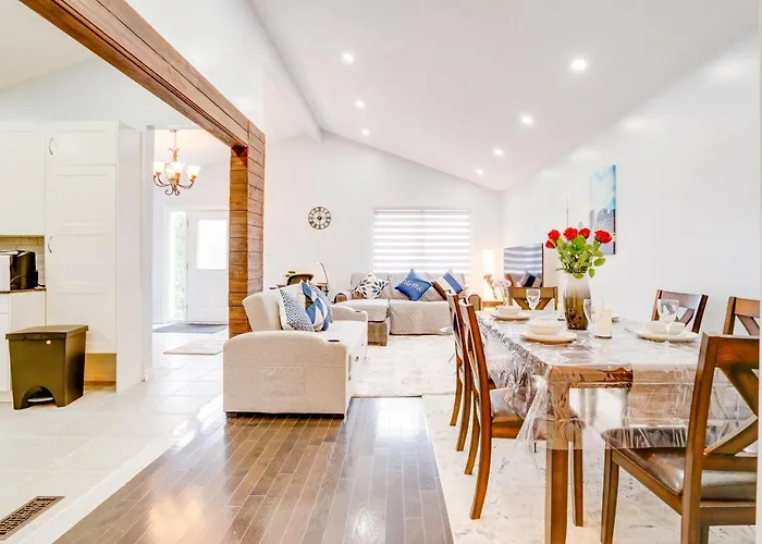 Furnished Family Home Near Toronto - Great Location Game Room - Backyard - Parking & Self Checkin
