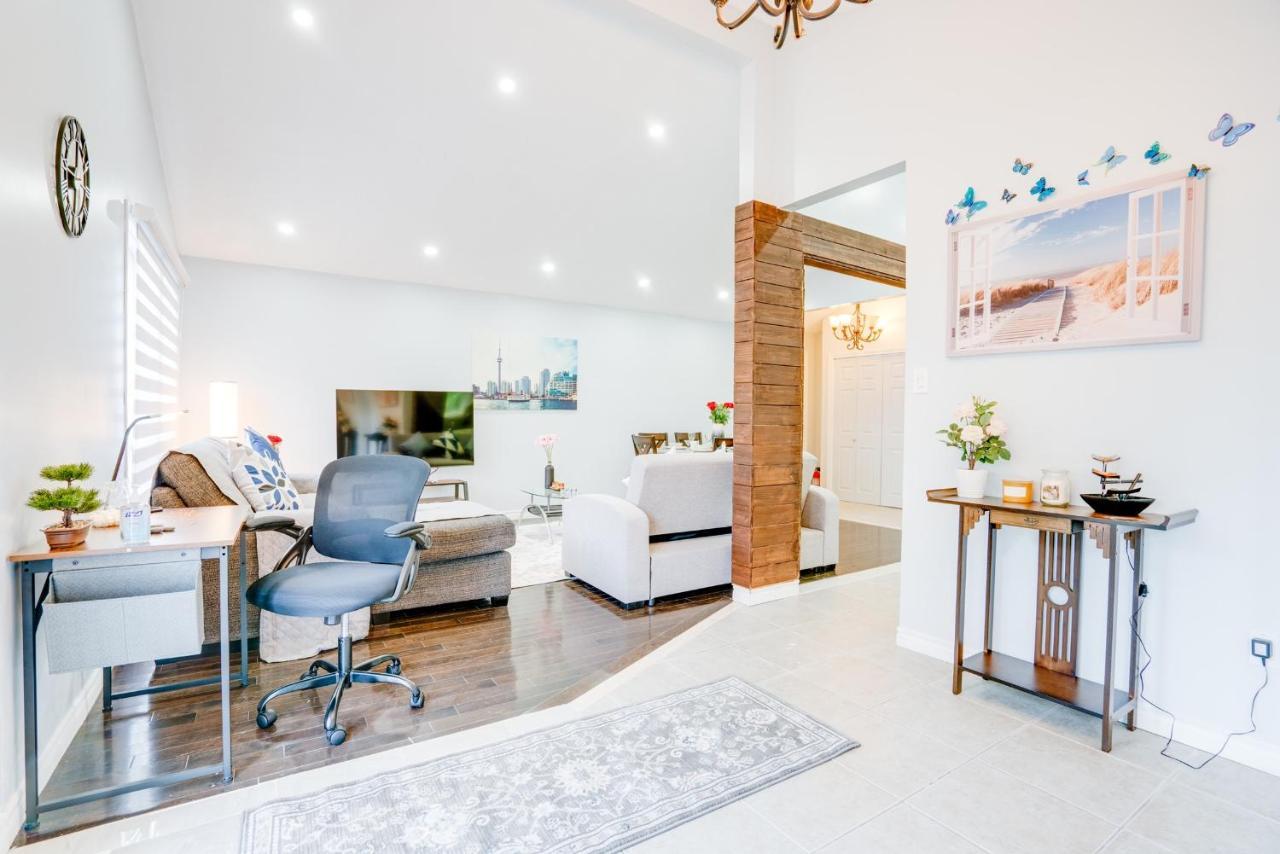 Furnished Family Near Toronto - Great Location Game - Backyard - Parking & Self Checkin *