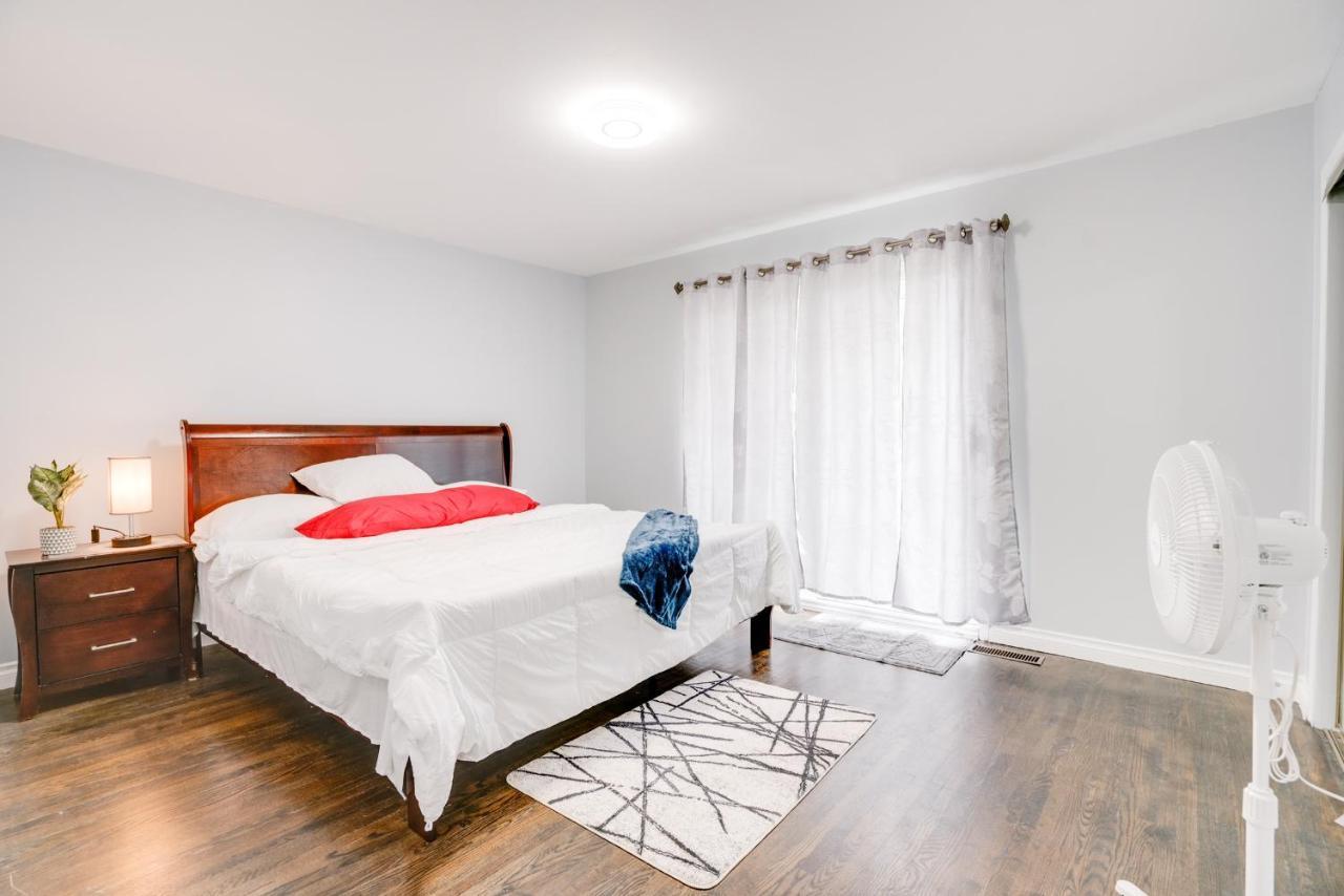 Furnished Family Near Toronto - Great Location Game - Backyard - Parking & Self Checkin Villa