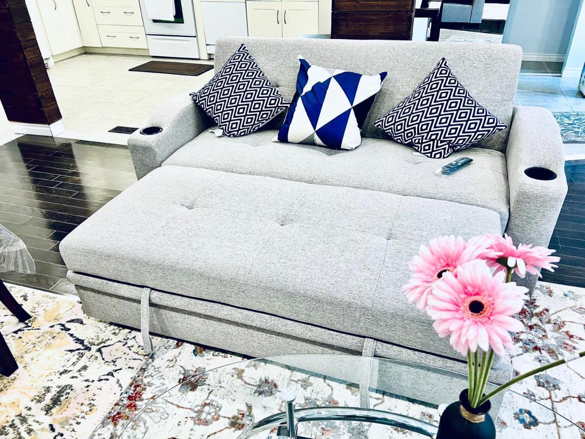 Furnished Family Near Toronto - Great Location Game - Backyard - Parking & Self Checkin