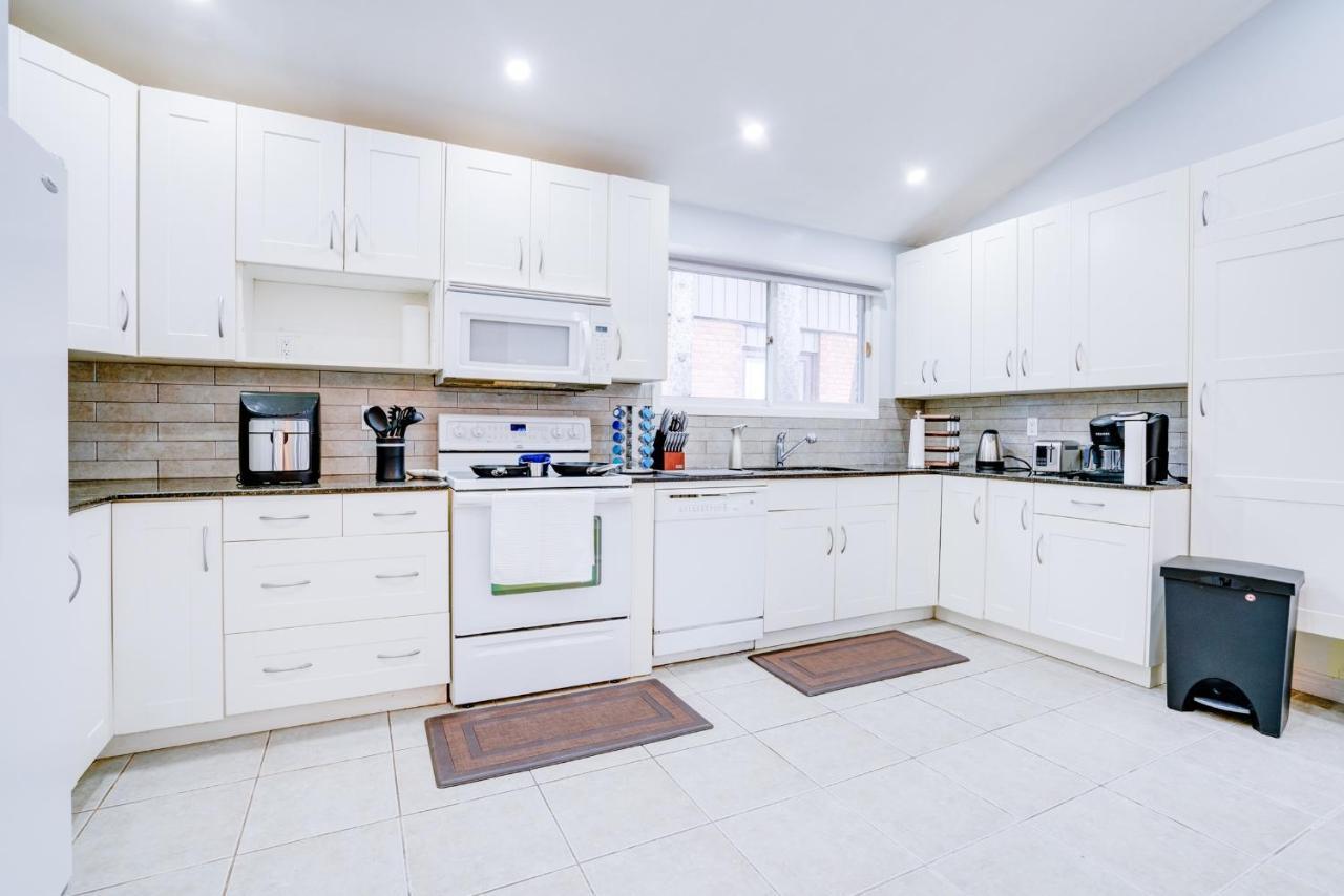 Furnished Family Near Toronto - Great Location Game - Backyard - Parking & Self Checkin Villa Pickering