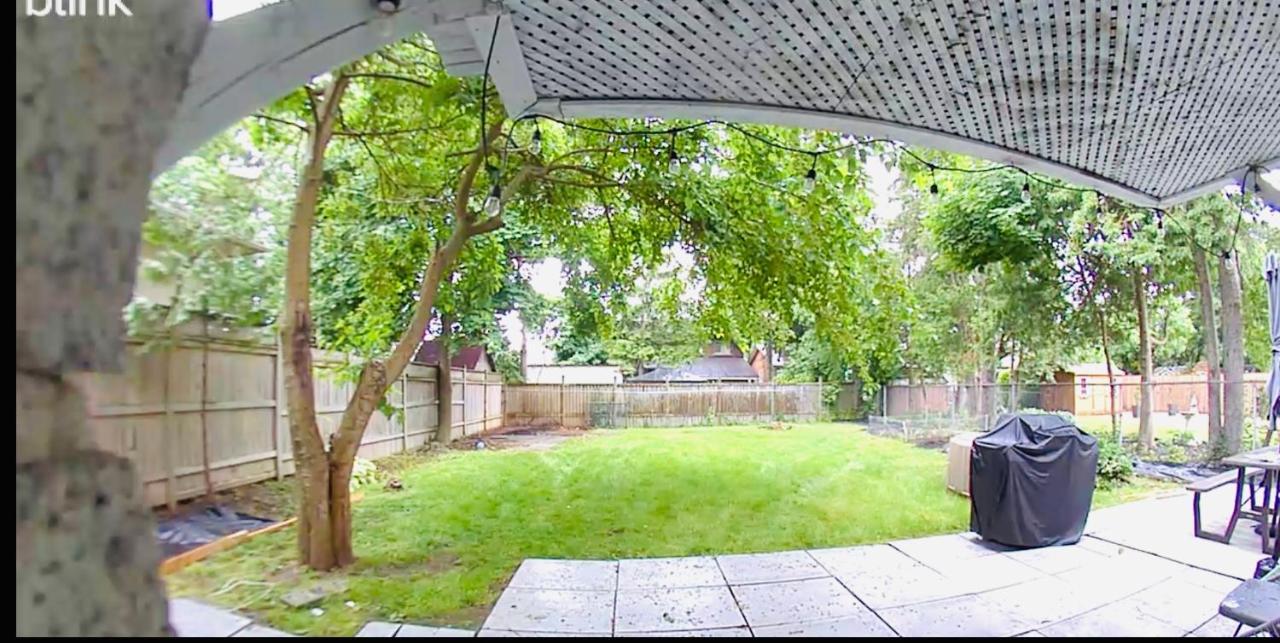 Furnished Family Near Toronto - Great Location Game - Backyard - Parking & Self Checkin Villa *